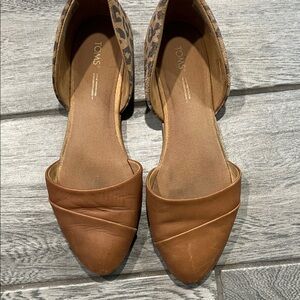 TOMS Women's Tan and Leopard Flats